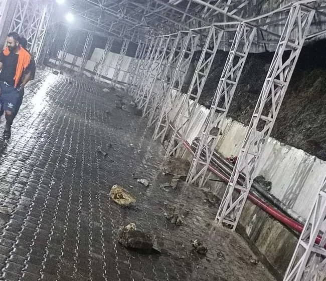 Vaishnodevi Yatra : खराब मौसम के कारण वैष्णो देवी के भक्तों के लिए हेलीकाप्टर और बैटरी कार सेवा प्रभावित रही