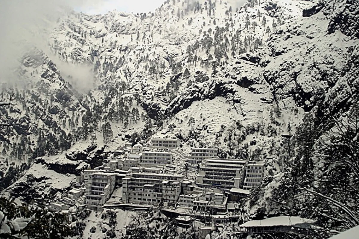 वैष्णो देवी के दरबार जाने का बना रहे हैं प्रोग्राम तो पहले जान लें ये 10 बातें 