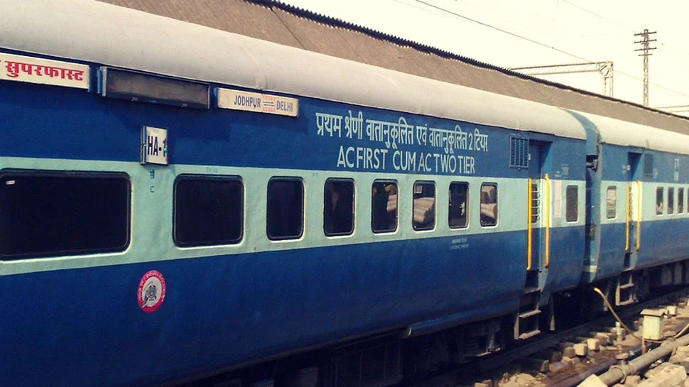 काउंटर से वेटिंग टिकट लेकर सफर कर सकते हैं, लेकिन ऑनलाइन लेकर क्‍यों नहीं? यहां जानिए