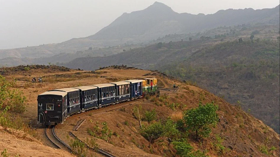 Best Train Routes In India: भारत में ट्रेन के ये रास्ते मंजिल से भी ज्यादा खूबसूरत, दिखते हैं पहाड़ों-समुंदर के अद्भुत नजारे
