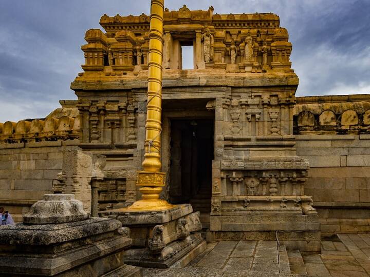 Hanging Pillar Temple: पढ़िए उस मंदिर के बारे में जिसका खंभा रहस्यमय तरीके से हवा में लटका हुआ है