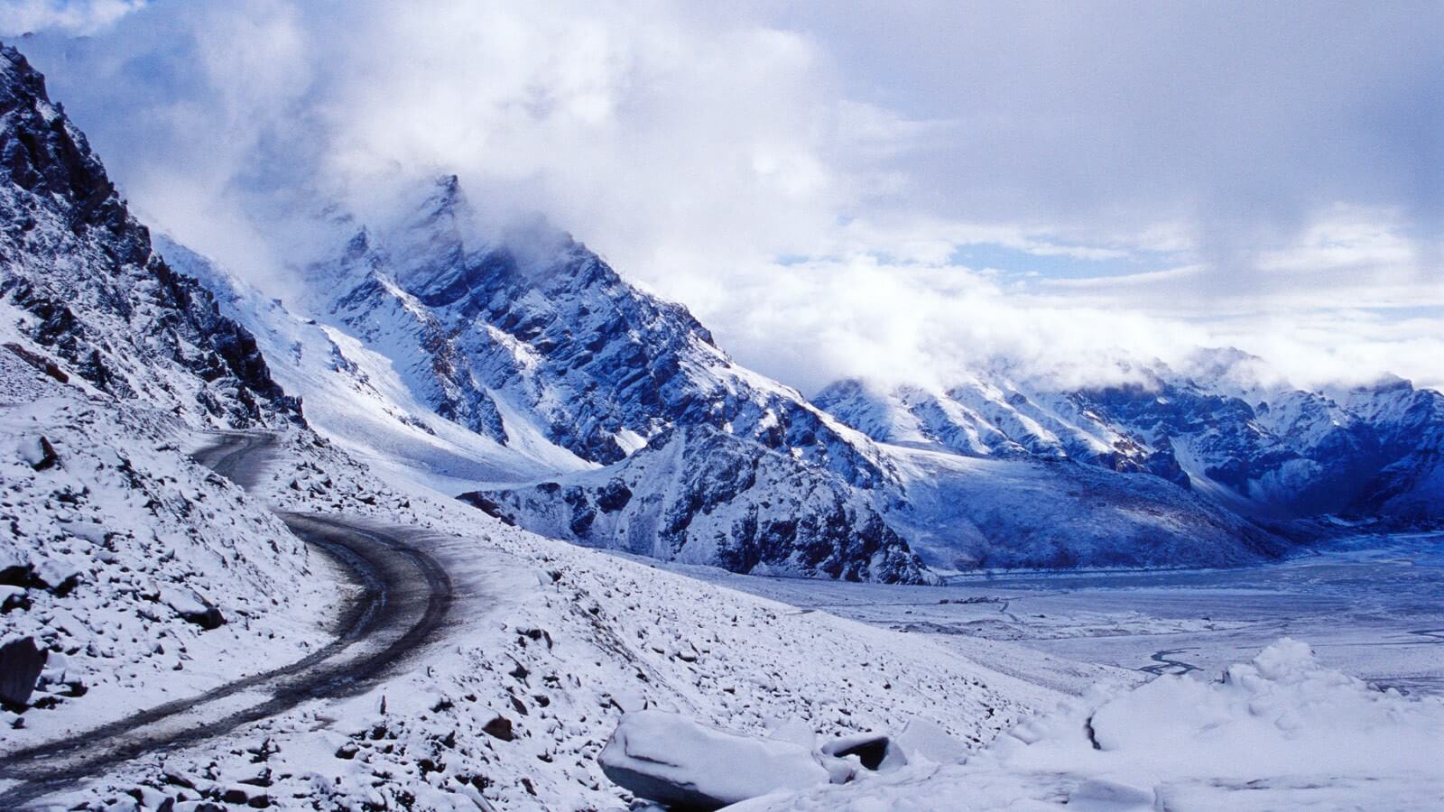 Manali Volvo Tour Package From Delhi